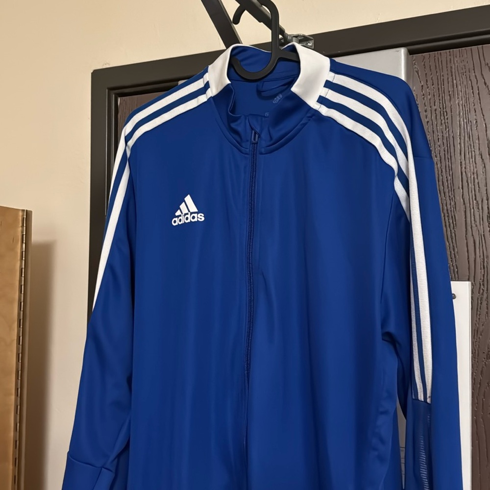 ADIDAS JACKET SIZE LARGE